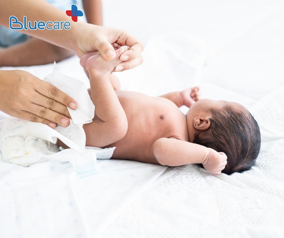 Tắm cho bé sơ sinh chưa rụng rốn