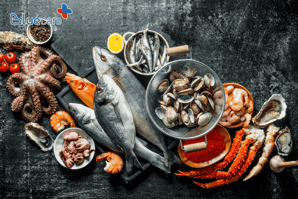 Bổ sung tôm, cua, cá vào chế độ ăn của mẹ sau sinh