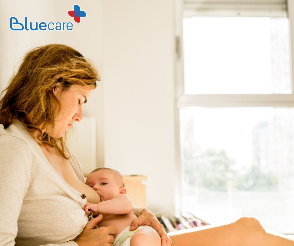 Cho trẻ bị rôm sảy bú mẹ
