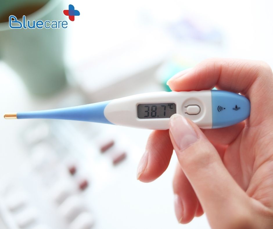 Theo dõi nhiệt độ của mẹ sau sinh